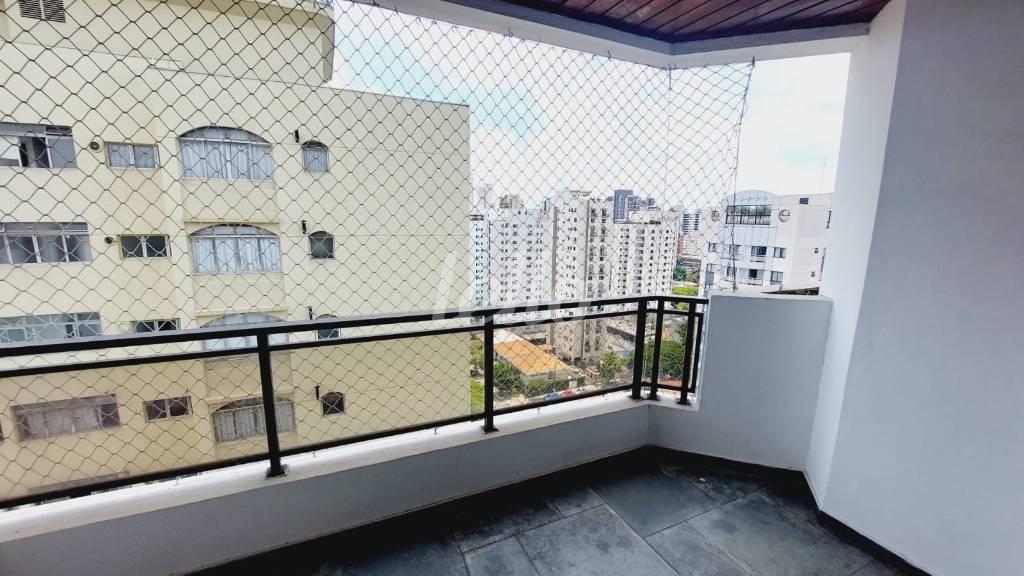 LIVING de Apartamento à venda, Padrão com 191 m², 3 quartos e 3 vagas em Indianópolis - São Paulo