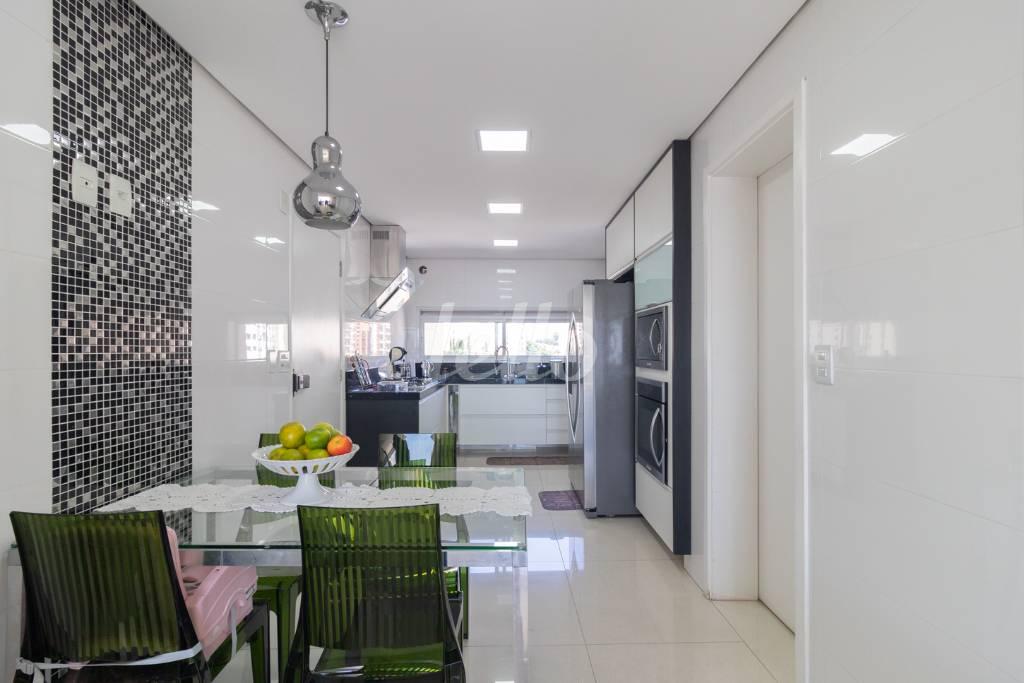 COZINHA de Apartamento à venda, Padrão com 224 m², 4 quartos e 4 vagas em Vila Gomes Cardim - São Paulo