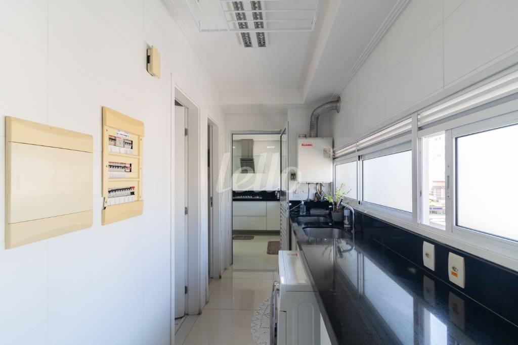 ÁREA DE SERVIÇO de Apartamento à venda, Padrão com 224 m², 4 quartos e 4 vagas em Vila Gomes Cardim - São Paulo