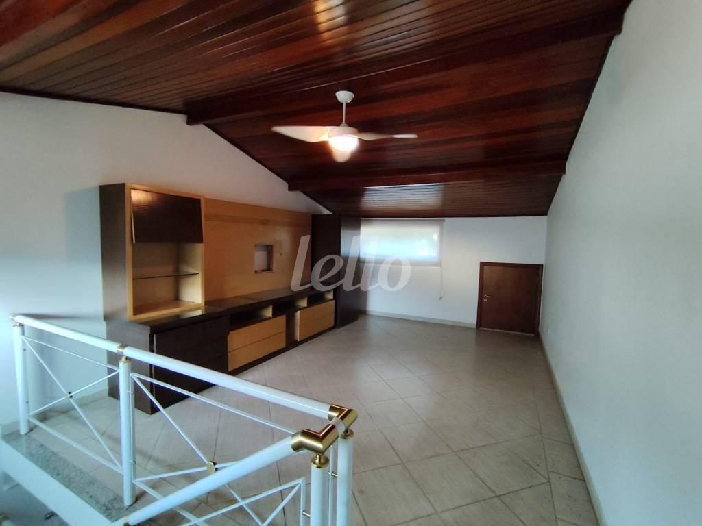 FOTO de Casa à venda, sobrado com 212 m², 3 quartos e 4 vagas em Vila Irmãos Arnoni - São Paulo