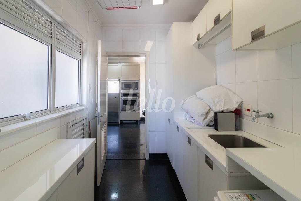 ÁREA DE SERVIÇO de Apartamento à venda, cobertura - Padrão com 260 m², 4 quartos e 3 vagas em Vila Gomes Cardim - São Paulo