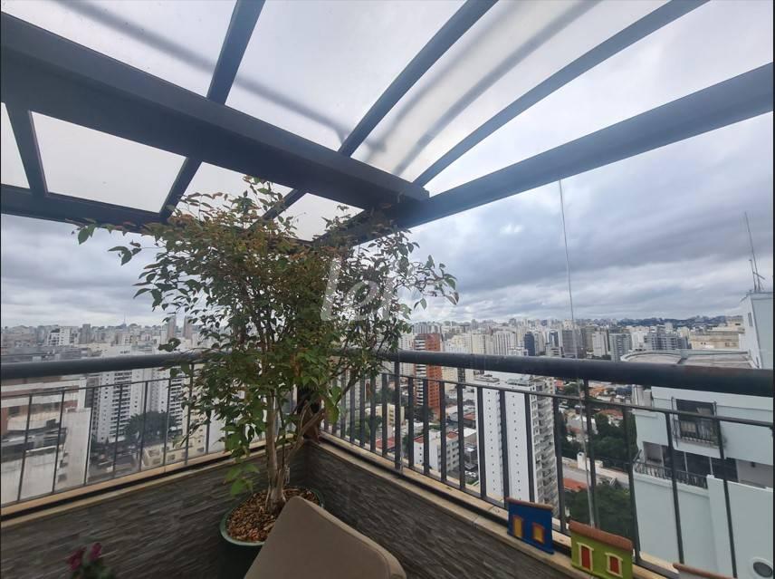 VISTA de Apartamento à venda, cobertura - Padrão com 180 m², 2 quartos e 3 vagas em Indianópolis - São Paulo