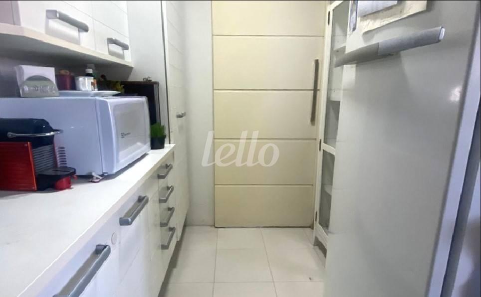 COZINHA de Apartamento à venda, cobertura - Padrão com 180 m², 2 quartos e 3 vagas em Indianópolis - São Paulo
