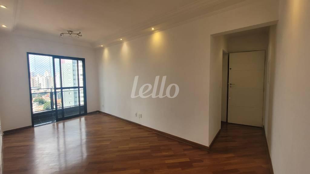 SALA de Apartamento à venda, Padrão com 61 m², 2 quartos e 2 vagas em Vila Bertioga - São Paulo