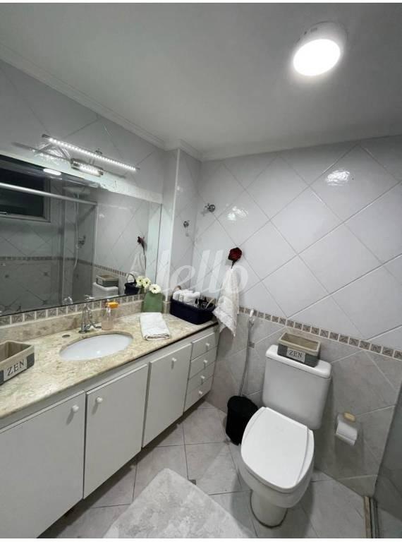 BANHEIRO de Apartamento à venda, Padrão com 100 m², 3 quartos e 1 vaga em Vila Nova Conceição - São Paulo