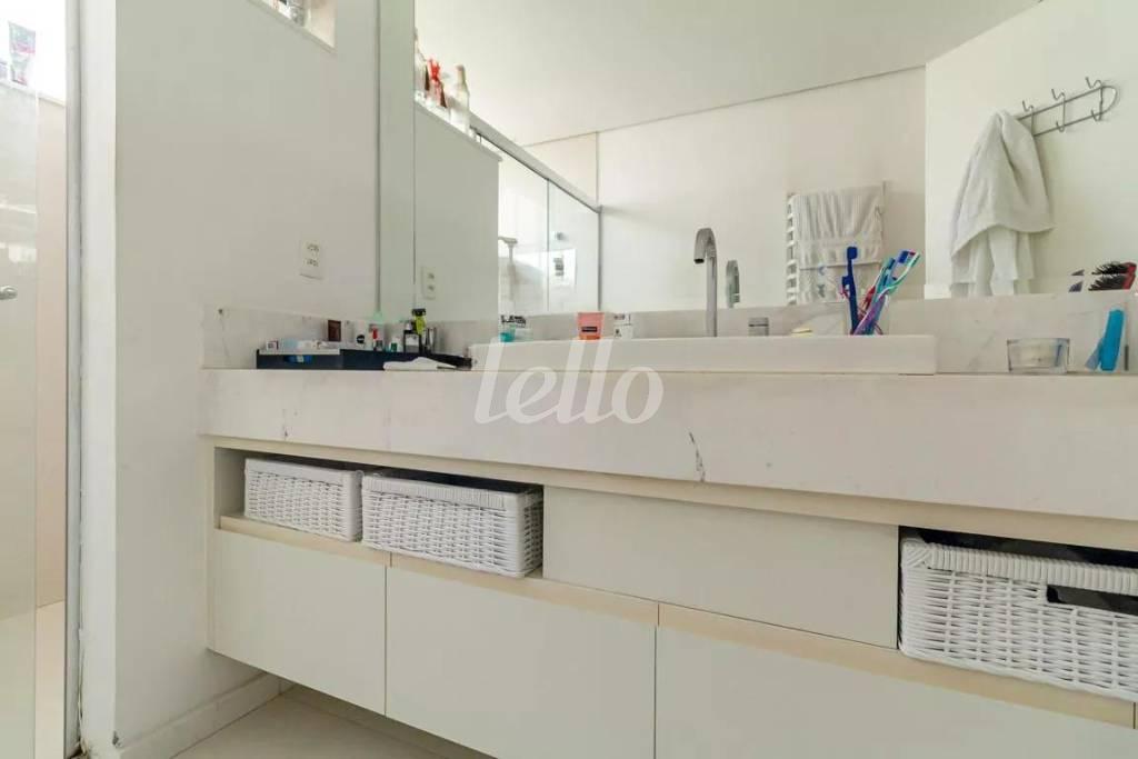 BANHEIRO SUÍTE 3 de Apartamento para alugar, Padrão com 220 m², 3 quartos e 2 vagas em Higienópolis - São Paulo