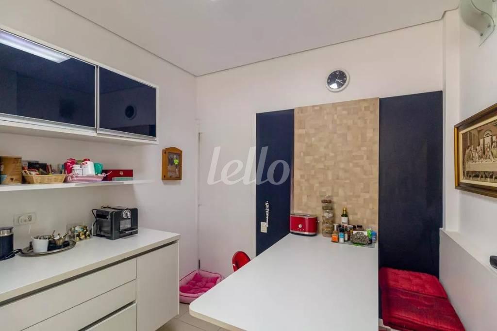 COZINHA de Apartamento para alugar, Padrão com 220 m², 3 quartos e 2 vagas em Higienópolis - São Paulo