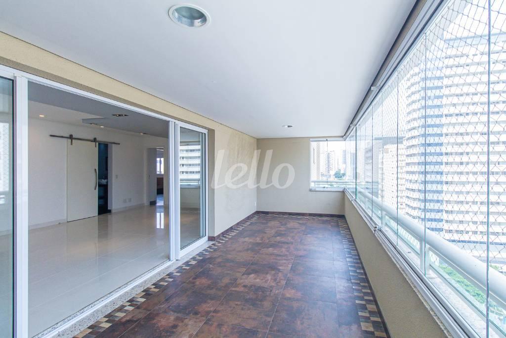 VARANDA de Apartamento para alugar, Padrão com 147 m², 3 quartos e 2 vagas em Vila Gertrudes - São Paulo