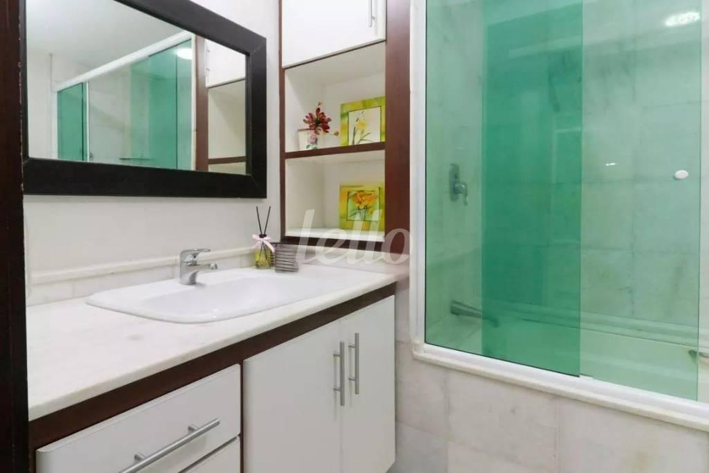 BANHEIRO SOCIAL de Apartamento para alugar, Padrão com 37 m², 1 quarto e 1 vaga em Paraíso - São Paulo