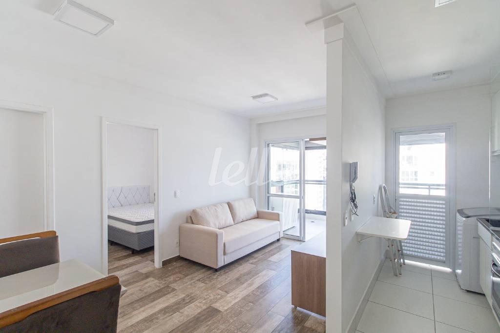 SALA de Apartamento para alugar, Padrão com 60 m², 1 quarto e 1 vaga em Chácara Santo Antônio - São Paulo