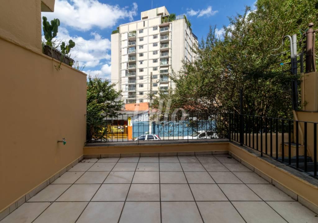 QUINTAL de Casa para alugar, sobrado com 125 m², e 1 vaga em Jardim Das Bandeiras - São Paulo