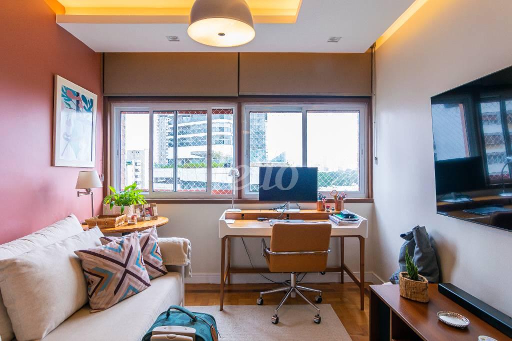 ESCRITÓRIO / DORMITÓRIO de Apartamento à venda, Padrão com 116 m², 3 quartos e 1 vaga em Pinheiros - São Paulo