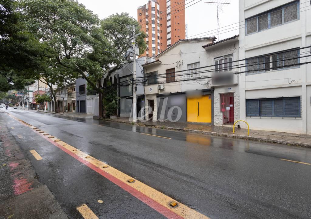 FACHADA de Loja à venda, Padrão com 170 m², e em Cerqueira César - São Paulo