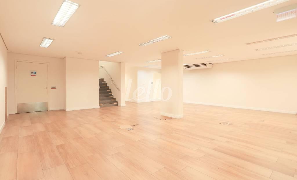 SALA de Loja para alugar, Padrão com 337 m², e 9 vagas em Higienópolis - São Paulo