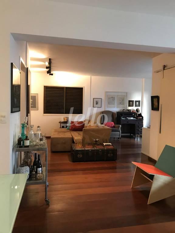 SALA de Apartamento para alugar, Padrão com 113 m², 1 quarto e 2 vagas em Consolação - São Paulo