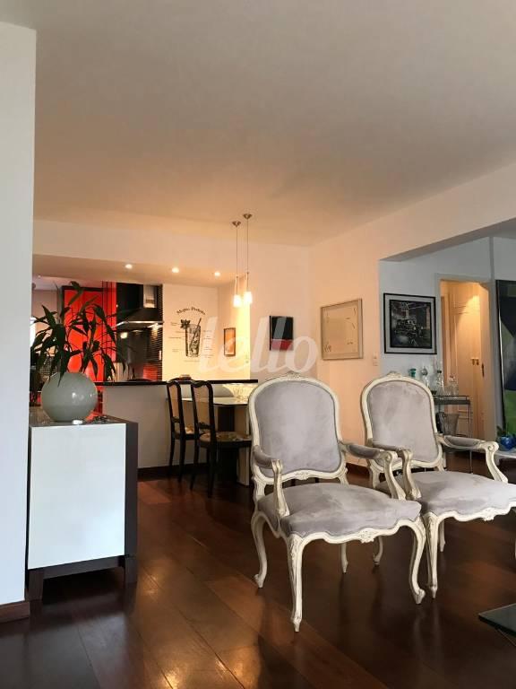 SALA de Apartamento para alugar, Padrão com 113 m², 1 quarto e 2 vagas em Consolação - São Paulo