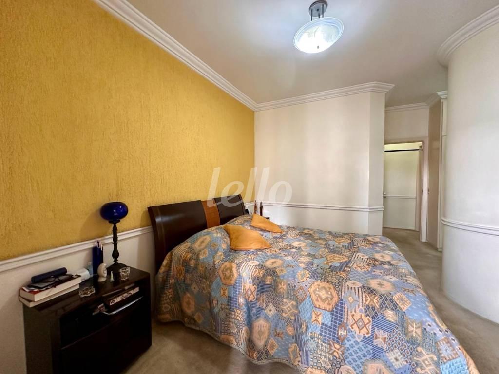 DORMITORIO de Apartamento à venda, Padrão com 210 m², 3 quartos e 3 vagas em Vila Uberabinha - São Paulo