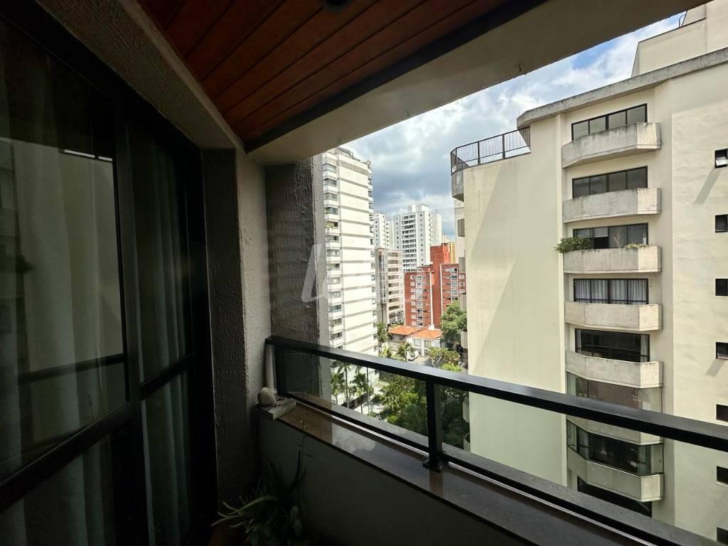 VARANDA de Apartamento à venda, Padrão com 210 m², 3 quartos e 3 vagas em Vila Uberabinha - São Paulo