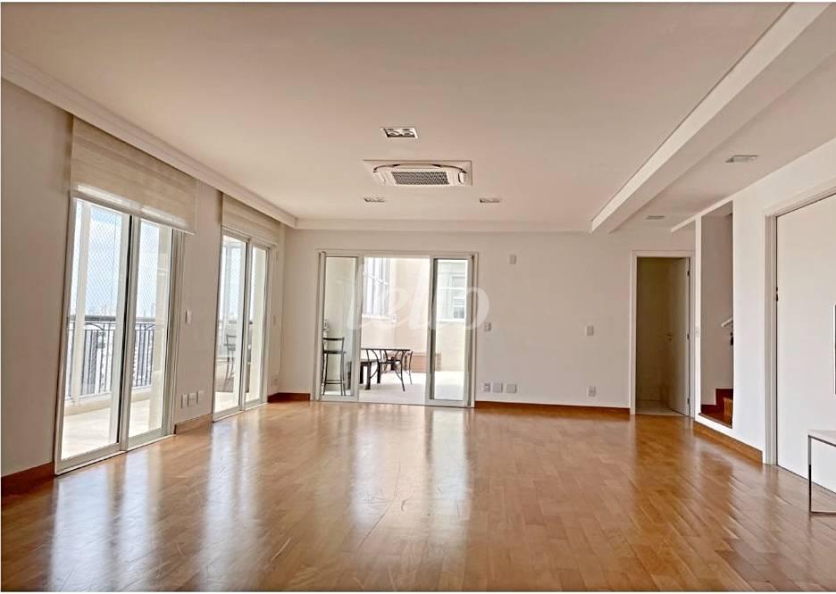 LIVING de Apartamento à venda, cobertura - Padrão com 371 m², 4 quartos e 4 vagas em Indianópolis - São Paulo