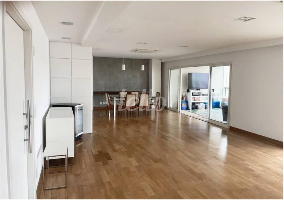 LIVING de Apartamento à venda, cobertura - Padrão com 371 m², 4 quartos e 4 vagas em Indianópolis - São Paulo