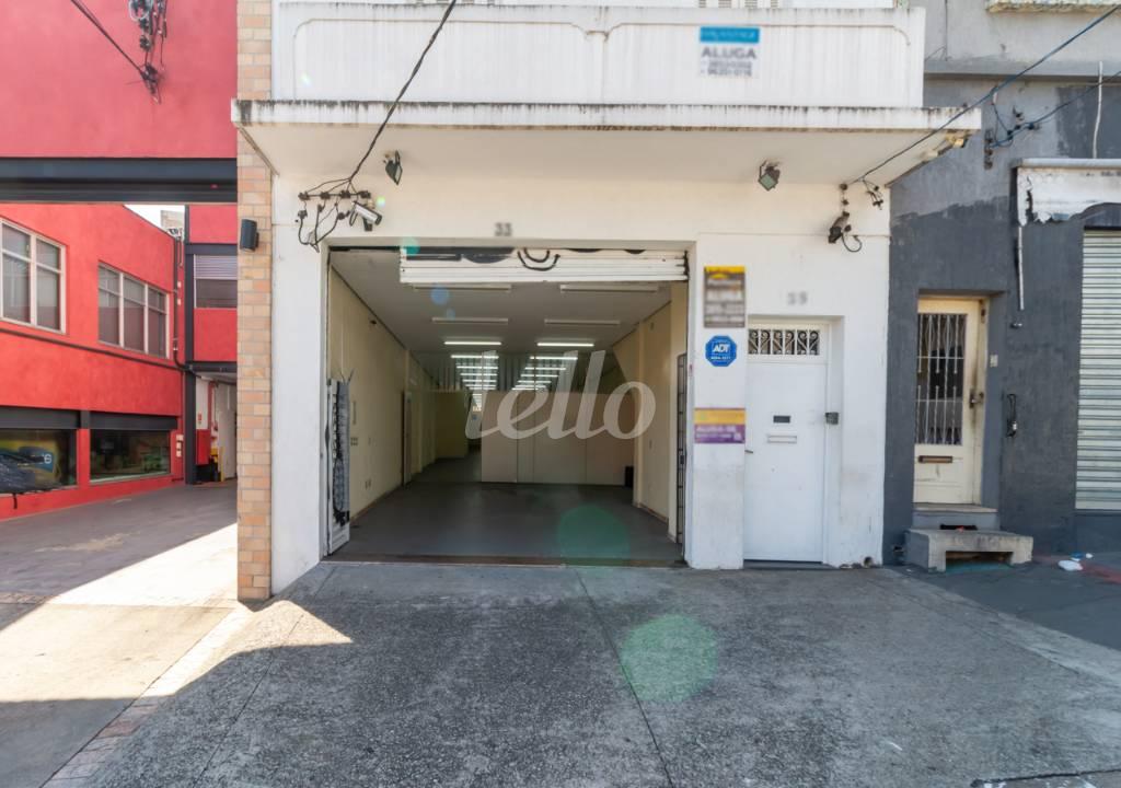 FACHADA de Salão para alugar, Padrão com 240 m², e 2 vagas em Vila Ipojuca - São Paulo