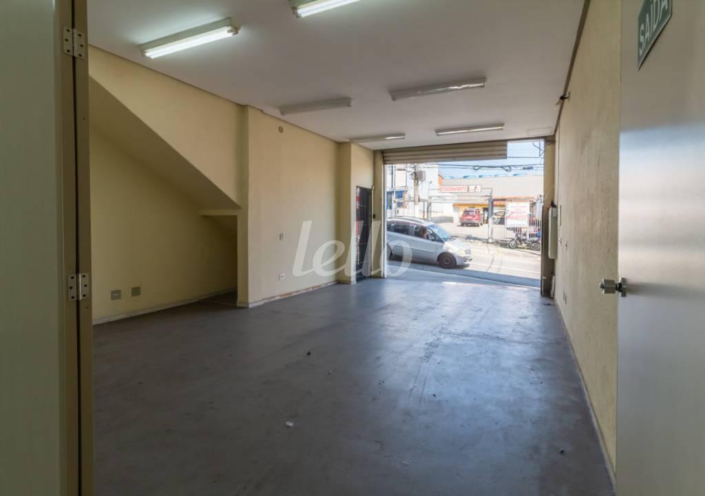 SALÃO de Salão para alugar, Padrão com 240 m², e 2 vagas em Vila Ipojuca - São Paulo