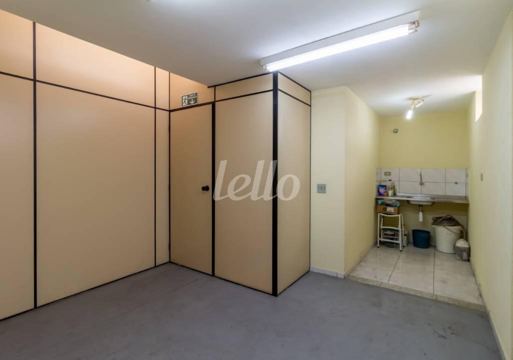COZINHA de Salão para alugar, Padrão com 240 m², e 2 vagas em Vila Ipojuca - São Paulo