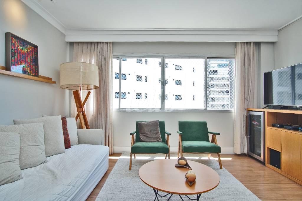 LIVING de Apartamento à venda, Padrão com 82 m², 2 quartos e 1 vaga em Indianópolis - São Paulo