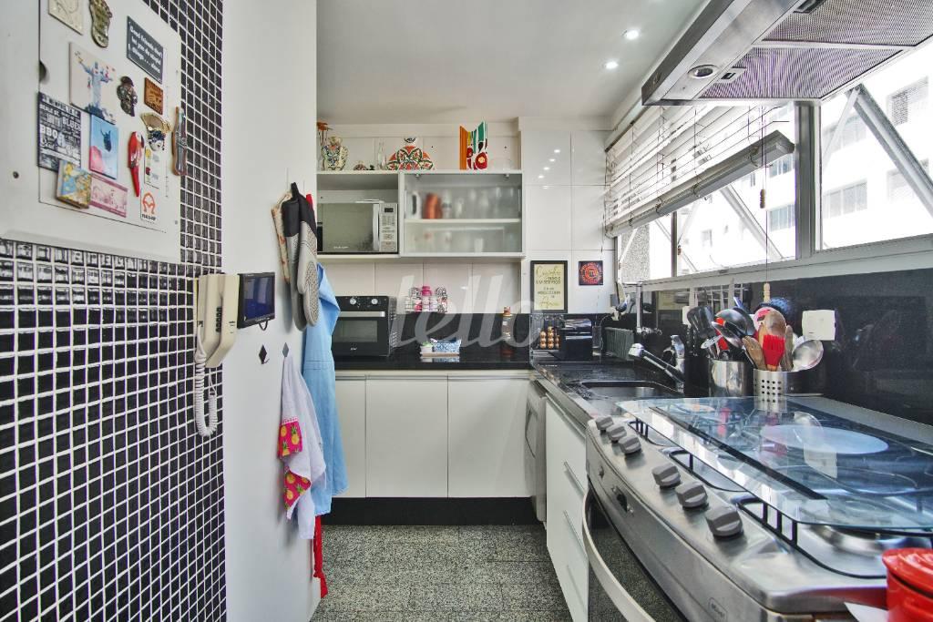 COZINHA de Apartamento à venda, Padrão com 82 m², 2 quartos e 1 vaga em Indianópolis - São Paulo