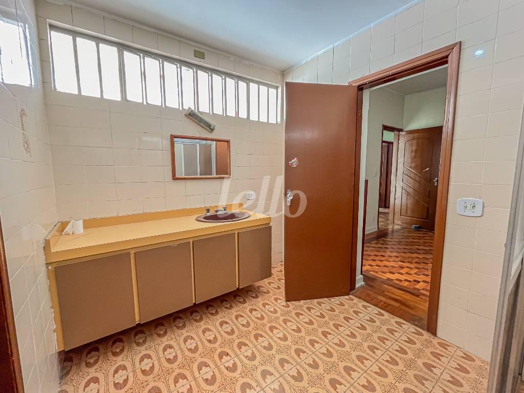 BANHEIRO SUITE 1 de Casa para alugar, sobrado com 220 m², 4 quartos e 4 vagas em Vila Mariana - São Paulo