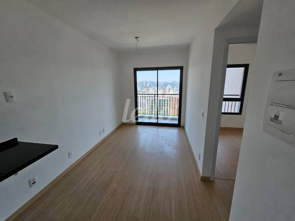 SALA de Apartamento à venda, Padrão com 33 m², 1 quarto e 1 vaga em Santo Amaro - São Paulo