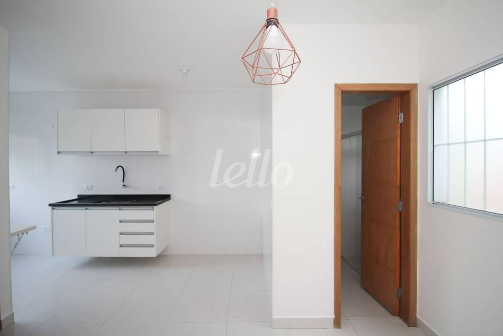 SALA de Casa para alugar, sobrado com 32 m², 1 quarto e em Vila Brasilio Machado - São Paulo