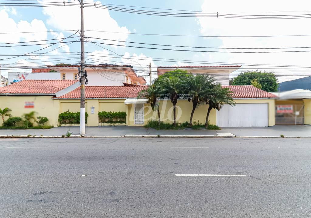 FACHADA de Casa para alugar, sobrado com 679 m², e 10 vagas em Vila Progredior - São Paulo