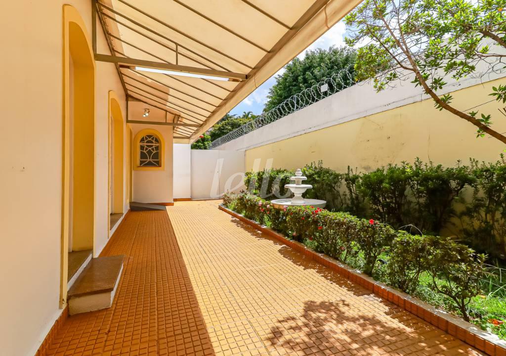 ÁREA EXTERNA de Casa para alugar, sobrado com 679 m², e 10 vagas em Vila Progredior - São Paulo