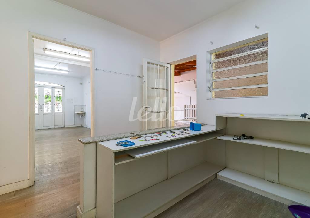 SALA de Casa para alugar, sobrado com 336 m², e 5 vagas em Vila Progredior - São Paulo