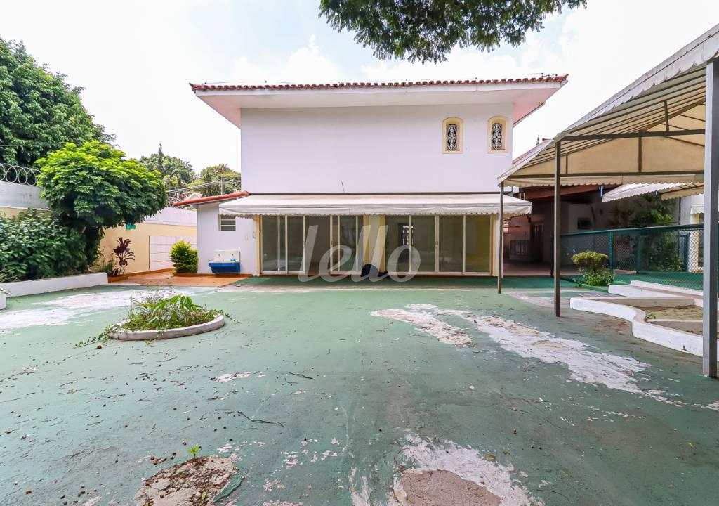 ÁREA EXTERNA de Casa para alugar, sobrado com 343 m², e 5 vagas em Vila Progredior - São Paulo