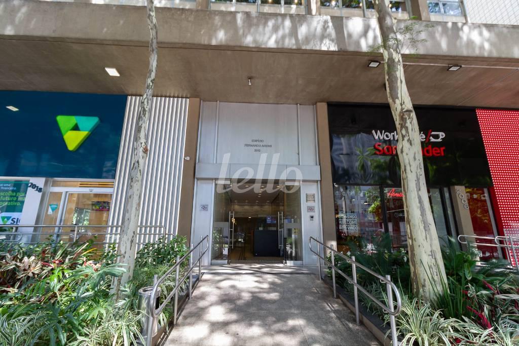 FACHADA de Sala / Conjunto para alugar, Padrão com 211 m², e 1 vaga em Jardim Paulistano - São Paulo