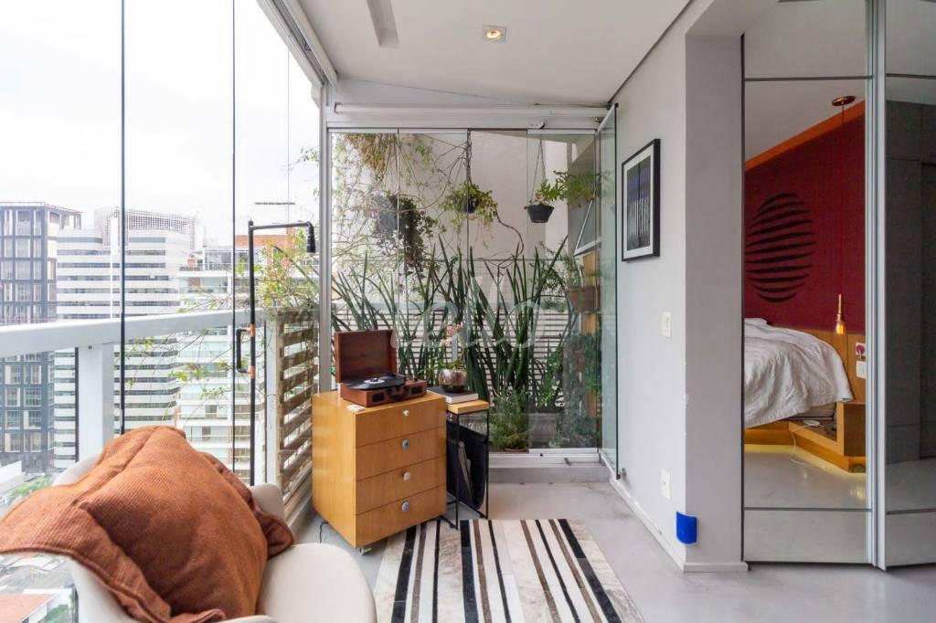 VARANDA de Apartamento à venda, Padrão com 108 m², 2 quartos e 2 vagas em Itaim Bibi - São Paulo