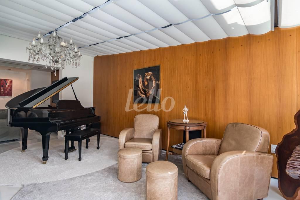 SALA de Apartamento à venda, Padrão com 350 m², 4 quartos e 4 vagas em Indianópolis - São Paulo