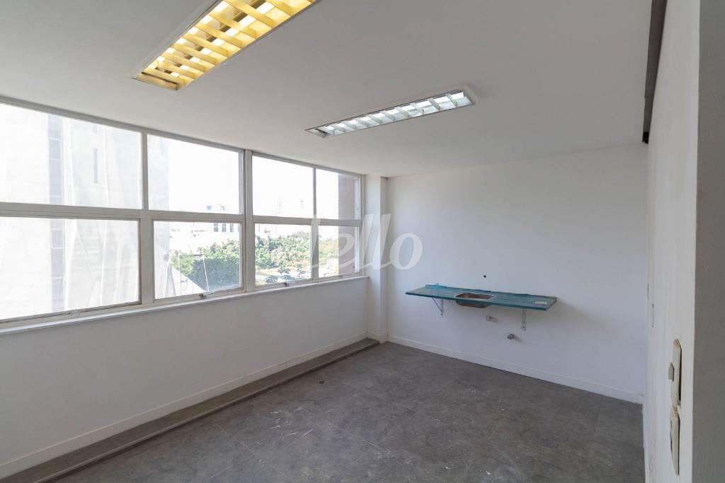 COPA de Sala / Conjunto para alugar, Padrão com 211 m², e 1 vaga em Jardim Paulistano - São Paulo