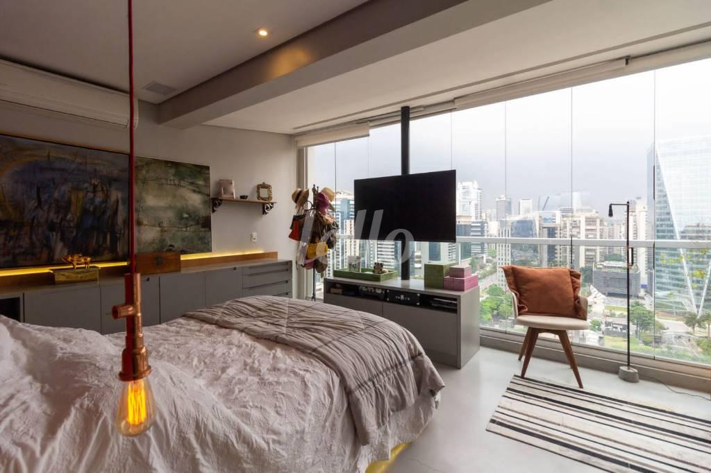 SUÍTE de Apartamento à venda, Padrão com 108 m², 2 quartos e 2 vagas em Itaim Bibi - São Paulo