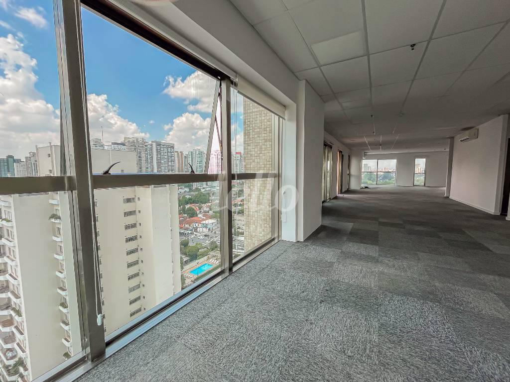 001 de Sala / Conjunto para alugar, Padrão com 157 m², e 4 vagas em Brooklin Paulista - São Paulo