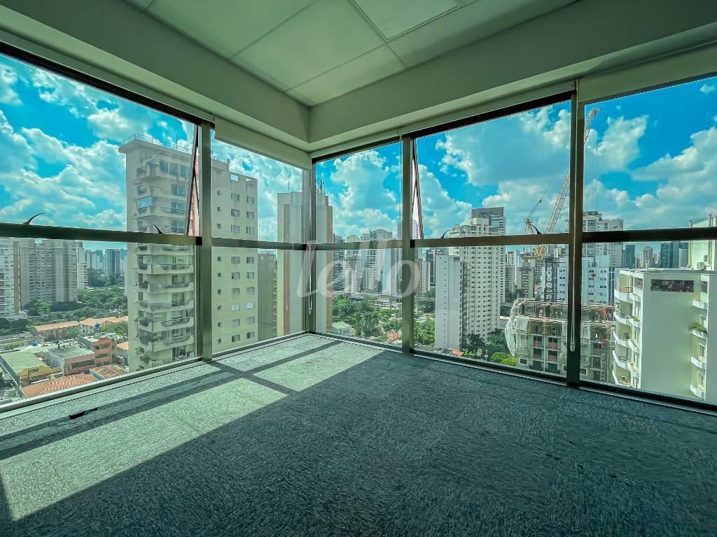 006 de Sala / Conjunto para alugar, Padrão com 157 m², e 4 vagas em Brooklin Paulista - São Paulo