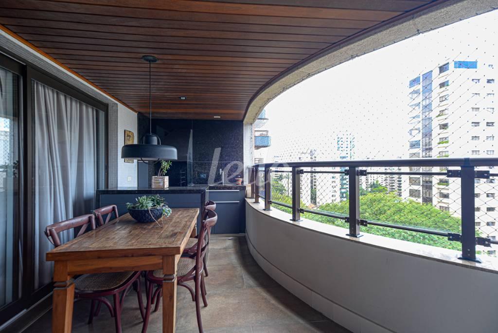 VARAND de Apartamento à venda, Padrão com 228 m², 4 quartos e 4 vagas em Planalto Paulista - São Paulo