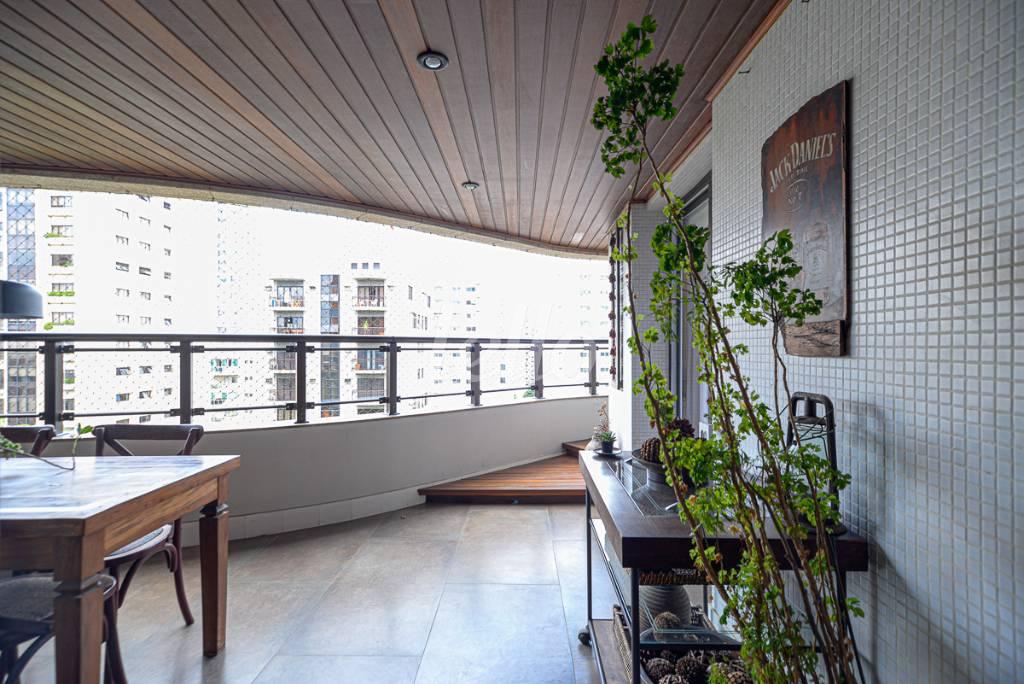 VARANDA de Apartamento à venda, Padrão com 228 m², 4 quartos e 4 vagas em Planalto Paulista - São Paulo