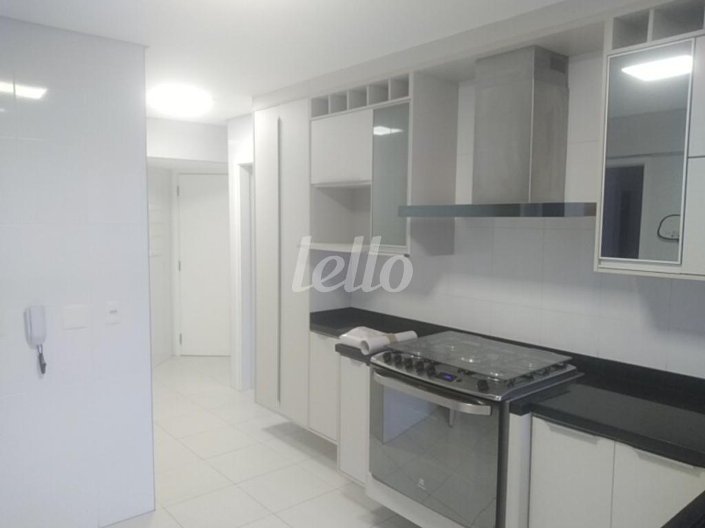 6-COZINHA-001.JPG de Apartamento para alugar, Padrão com 118 m², 3 quartos e 3 vagas em Ch Santo Antônio (ZL) - São Paulo