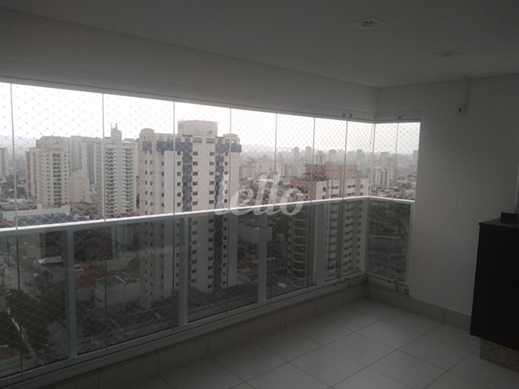 13-VARANDA-001.JPG de Apartamento para alugar, Padrão com 118 m², 3 quartos e 3 vagas em Ch Santo Antônio (ZL) - São Paulo