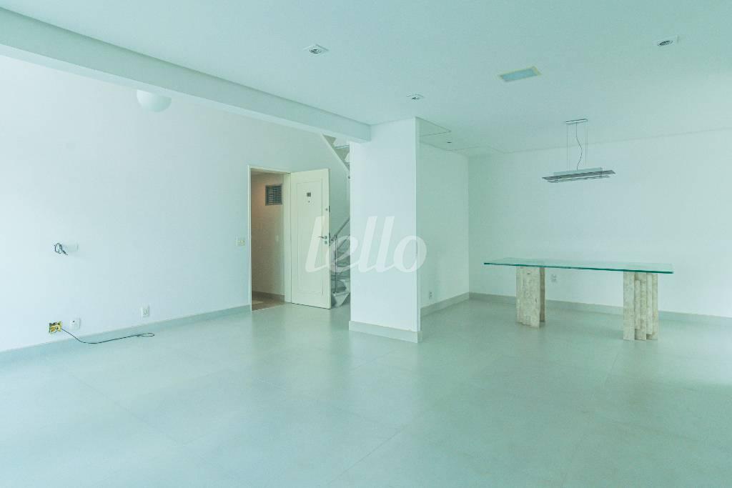 SALA de Apartamento para alugar, Padrão com 103 m², 2 quartos e 2 vagas em Vila Nova Conceição - São Paulo