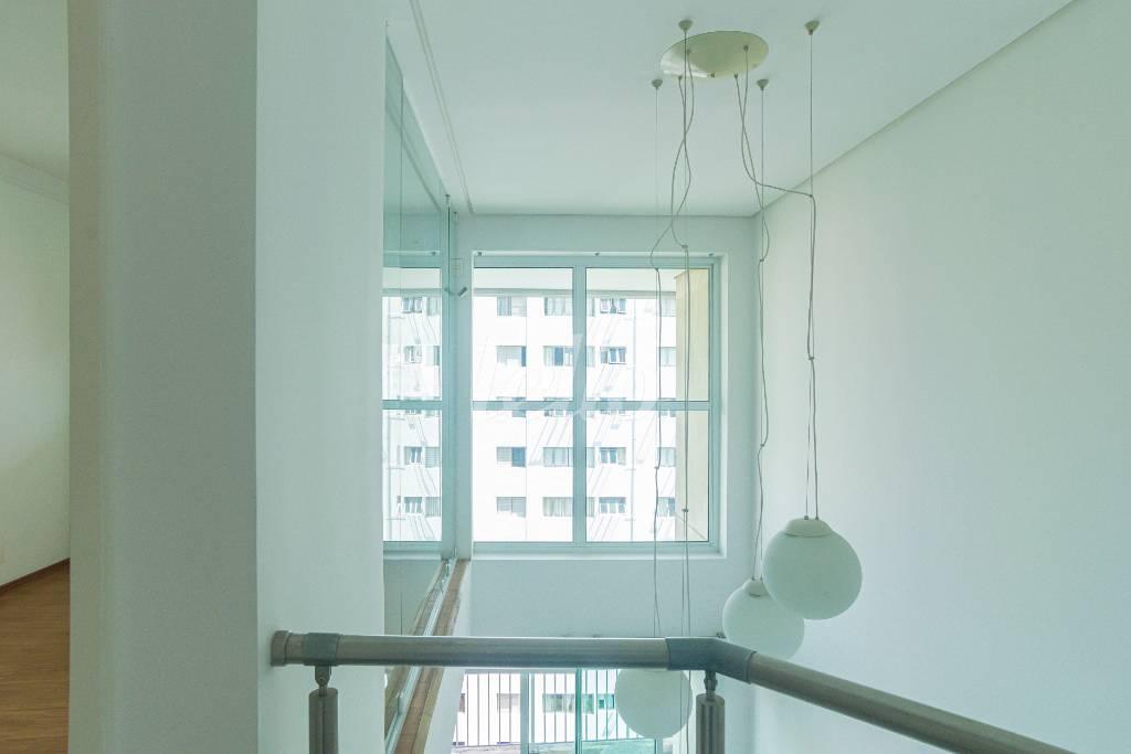 DORMITORIO de Apartamento para alugar, Padrão com 103 m², 2 quartos e 2 vagas em Vila Nova Conceição - São Paulo