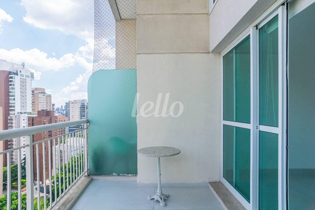 SACADA de Apartamento para alugar, Padrão com 103 m², 2 quartos e 2 vagas em Vila Nova Conceição - São Paulo